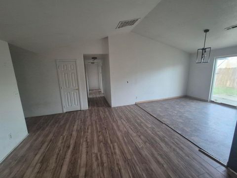 Tiny photo for 8028 Thunderhead Avenue, White City, OR 97503 (MLS # 220214002)