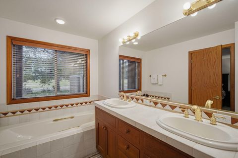 Tiny photo for 58101 Tournament Lane #18, Sunriver, OR 97707 (MLS # 220217312)