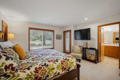 Tiny photo for 58101 Tournament Lane #18, Sunriver, OR 97707 (MLS # 220217312)