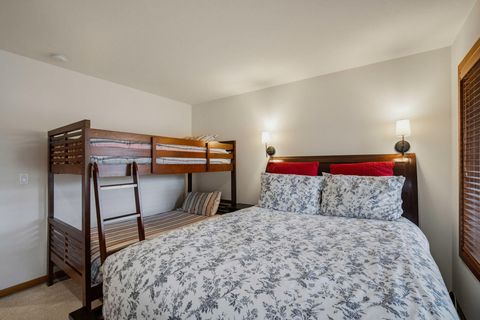 Tiny photo for 58101 Tournament Lane #18, Sunriver, OR 97707 (MLS # 220217312)