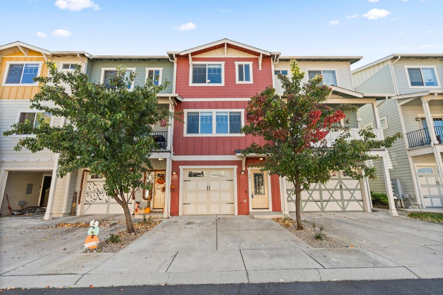 BOM-No fault of the Property! 
Welcome home to this stylish 3-story townhome in desirable SW Medford, just minutes from Jacksonville! Designed for low-maintenance living, the HOA covers front landscaping so you can relax and enjoy your weekends. The first floor offers a double-deep tandem garage with plenty of storage and access to a private backyard. Upstairs, the second level is perfect for entertaining with an oversized living area, granite-topped kitchen, pantry, eating nook, laundry, and a convenient half bath—plus a balcony to enjoy your morning coffee. The third floor features three bedrooms including a vaulted primary suite with its own bathroom, along with a full guest bath for the additional rooms. Ideal blend of space, function, and location—close to shops, parks, and everything the Rogue Valley has to offer!  Why rent, when you can own?