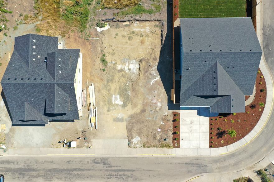 Clean up is completed on this flat, buildable lot on a street with no through traffic.  This sale includes plans by David Landry for a 1616 square foot home with two car garage and additional dwelling above the garage.  Great location minutes to multiple wineries, downtown Phoenix, or I5. Seller is related to listing agent.