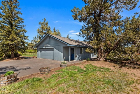 Tiny photo for 63510 Gentry Loop, Bend, OR 97701 (MLS # 220224418)