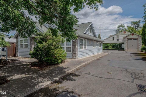 Photo of 11 Tripp Street, Medford, OR 97504 (MLS # 220228496)