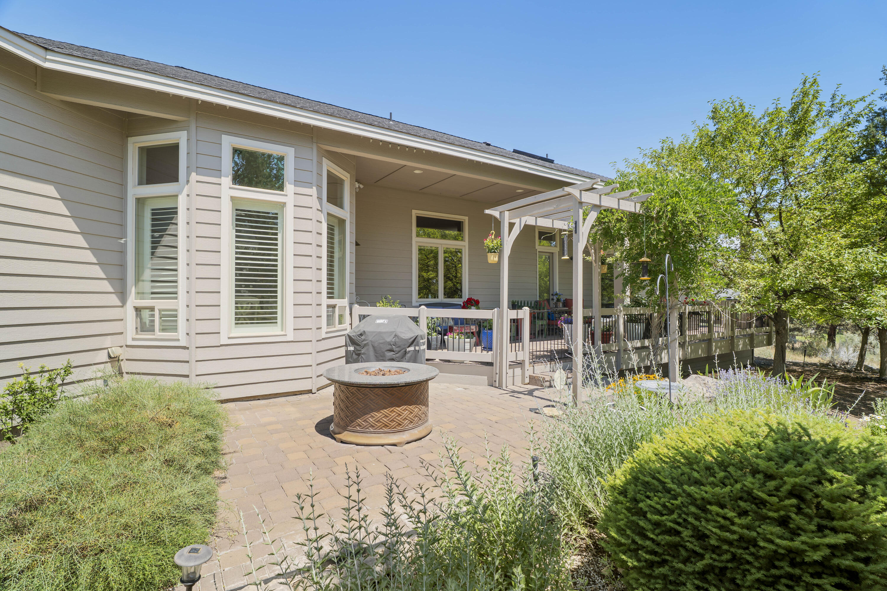 8550 Coopers Hawk Drive