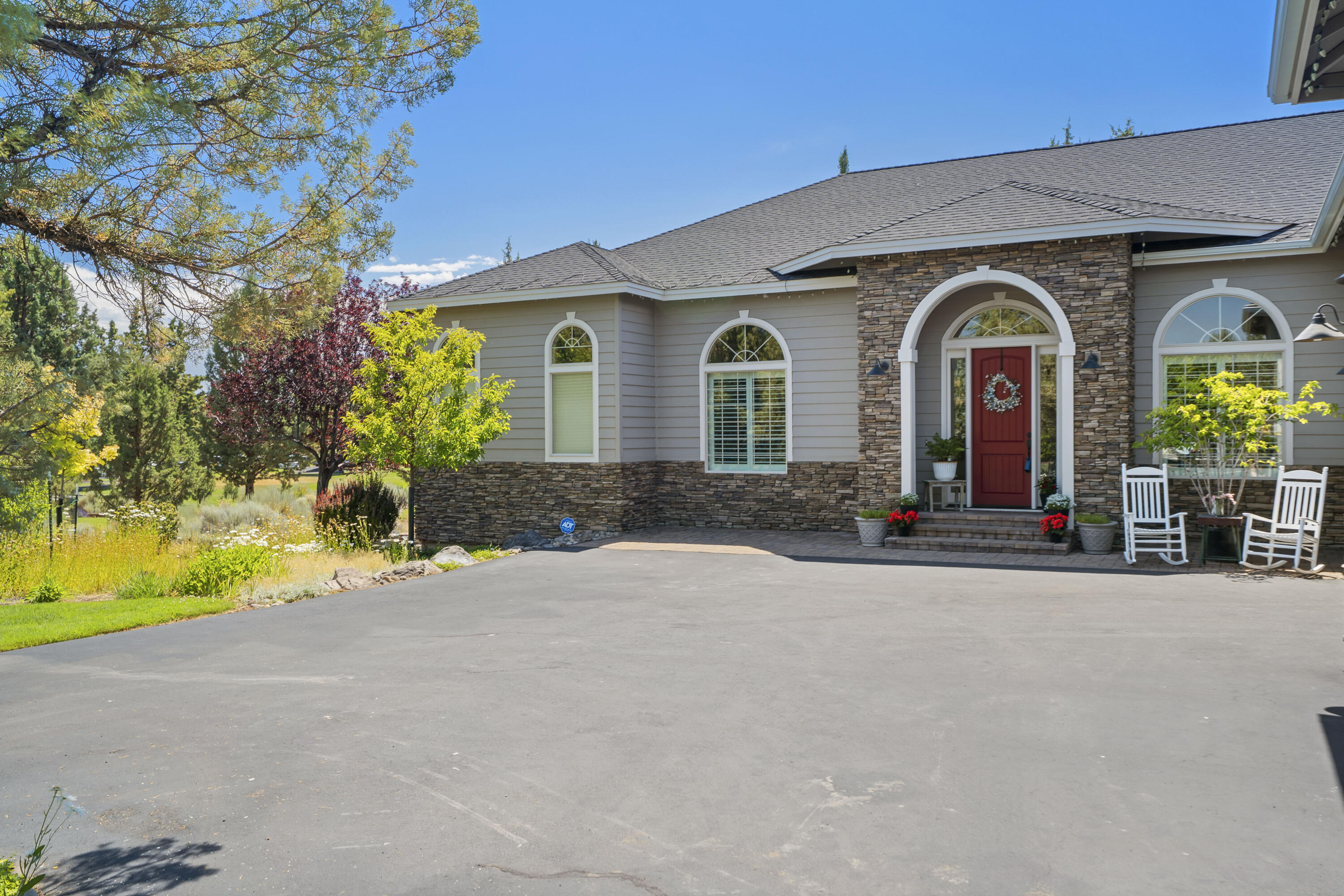 8550 Coopers Hawk Drive