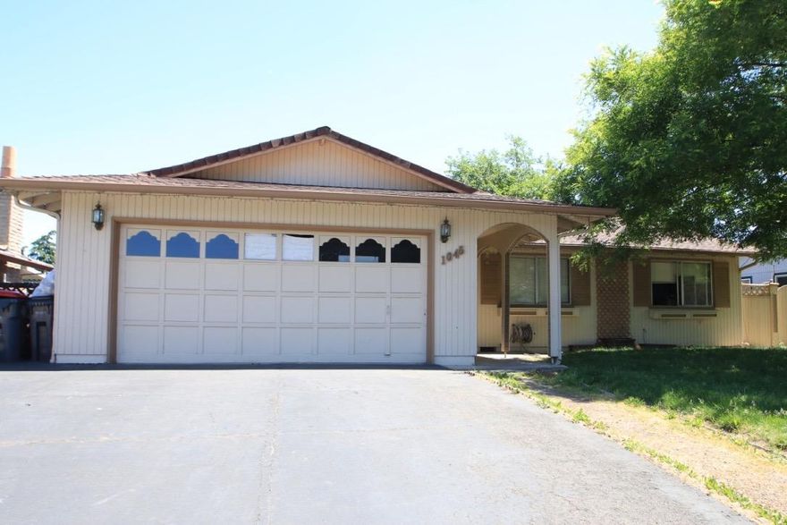 A great price per square foot with an easy commute location, large lot.