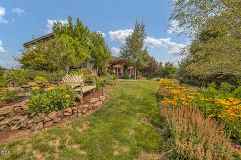 Tiny photo for 998 NE Brown Drive, Madras, OR 97741 (MLS # 220226274)