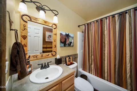 Tiny photo for 998 NE Brown Drive, Madras, OR 97741 (MLS # 220226274)