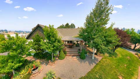 Tiny photo for 998 NE Brown Drive, Madras, OR 97741 (MLS # 220226274)