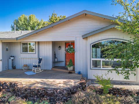 Photo of 1968 Spring Street, Medford, OR 97504 (MLS # 220227073)