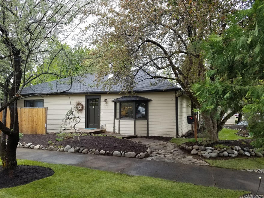 Single level home with character and soul not found in newer homes and just 1 block to sought-after Highland Elementary on Bend's westside. Beautifully treed, flat .16 acre, street-to-alley, corner setting. RM zoning allows for additional units (Buyer to do own due diligence). 4 large bedrooms, 1 with access to yard. Approximately 2114sf single level living space PLUS fantastic 16'x16' enclosed sunroom/porch overlooking rear yard with greenhouse AND 552 s.f. clean, well-lit basement. Wood stove in family room for cozy winter days. New roof (2019) and newer gas furnace (2016) and flooring (2018). And New Landscaping and Irrigation! Such a great setting in the heart of Bend! Don't miss the virtual tour!<br>