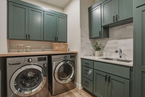 Tiny photo for 61807 Fall Creek Loop, Bend, OR 97702 (MLS # 220219478)