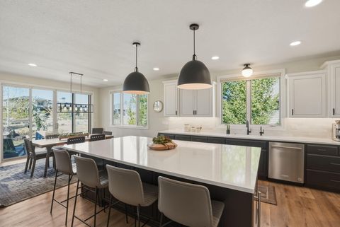 Tiny photo for 61807 Fall Creek Loop, Bend, OR 97702 (MLS # 220219478)