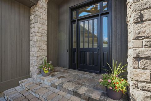 Tiny photo for 61807 Fall Creek Loop, Bend, OR 97702 (MLS # 220219478)