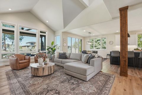 Tiny photo for 61807 Fall Creek Loop, Bend, OR 97702 (MLS # 220219478)