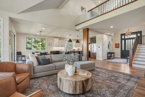 Tiny photo for 61807 Fall Creek Loop, Bend, OR 97702 (MLS # 220219478)