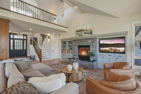 Tiny photo for 61807 Fall Creek Loop, Bend, OR 97702 (MLS # 220219478)