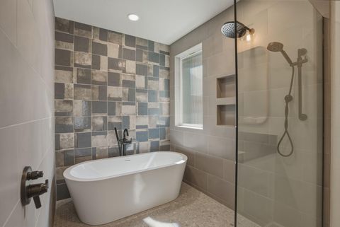 Tiny photo for 61807 Fall Creek Loop, Bend, OR 97702 (MLS # 220219478)