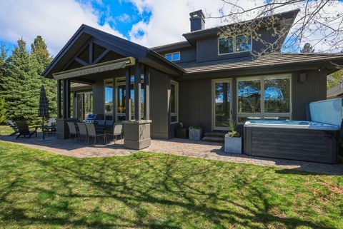 Tiny photo for 61807 Fall Creek Loop, Bend, OR 97702 (MLS # 220219478)