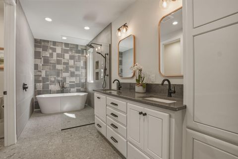 Tiny photo for 61807 Fall Creek Loop, Bend, OR 97702 (MLS # 220219478)