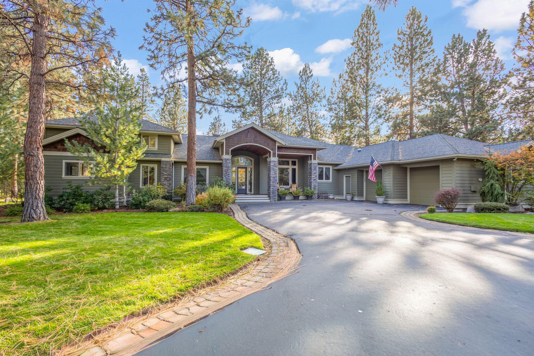 16923 Royal Coachman Drive