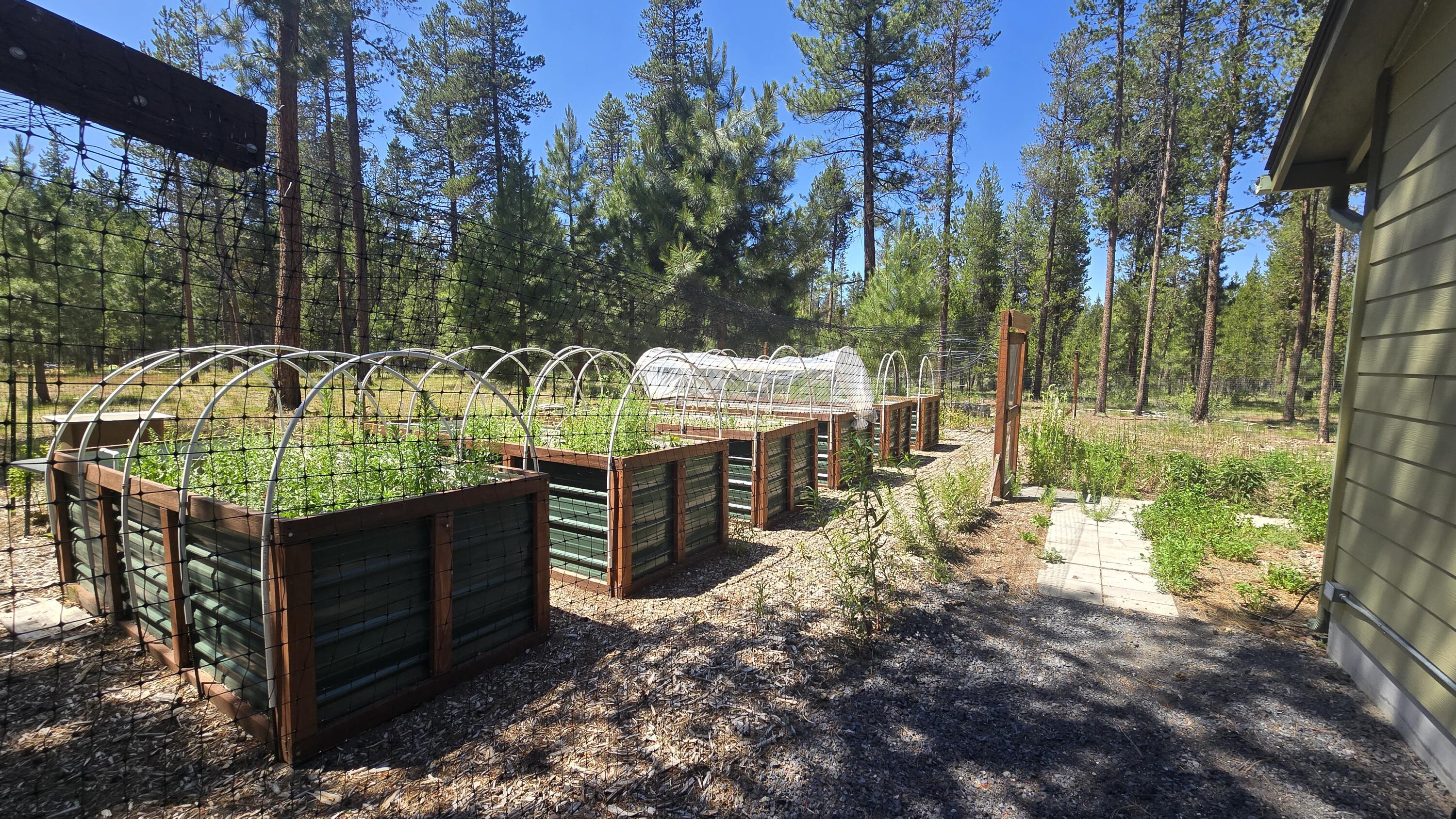 Wagon Trail Acreages - Residential