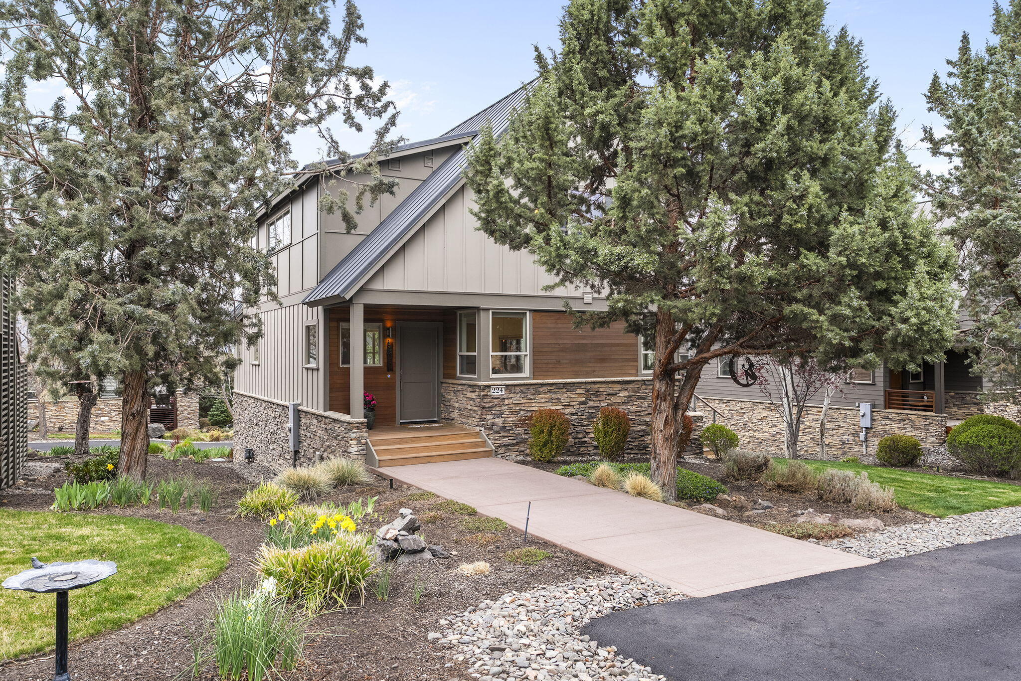 224 Volunteer Park Lane