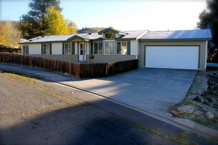 This Open Concept 1996 Silver Crest Manufactured Home Is In Fabulous Move-in Shape. It Is Bright, Cheery, And Very Clean. It Boasts A Gas Furnace, Dishwasher, And A Very Large Master Bedroom And Bath. The Master Bath Has A Garden Tub, A Separate Shower And Ample Storage. All The Windows Have Blinds And The Bedroom Closets Are Extra Large With Organizers.Great Location And Neighborhood. Close To The Hospital And Oit. Easy To Show!