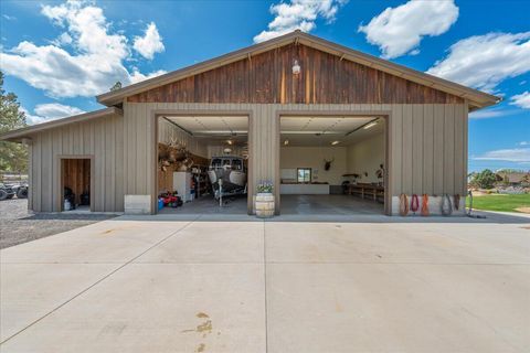 Tiny photo for 6150 NW Kingwood Avenue, Redmond, OR 97756 (MLS # 220214258)