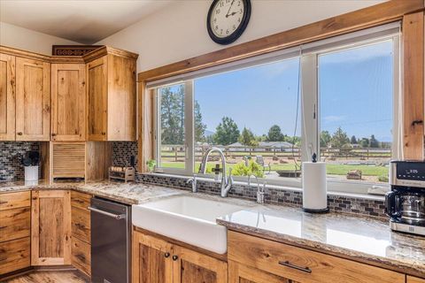 Tiny photo for 6150 NW Kingwood Avenue, Redmond, OR 97756 (MLS # 220214258)