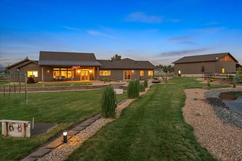 Tiny photo for 6150 NW Kingwood Avenue, Redmond, OR 97756 (MLS # 220214258)