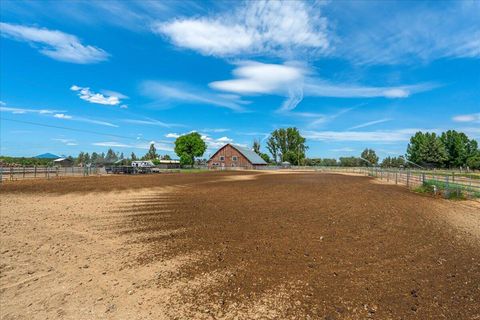 Tiny photo for 6150 NW Kingwood Avenue, Redmond, OR 97756 (MLS # 220214258)