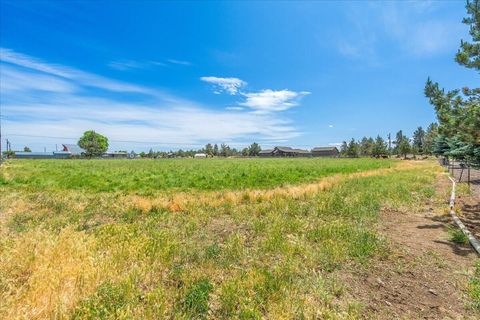 Tiny photo for 6150 NW Kingwood Avenue, Redmond, OR 97756 (MLS # 220214258)
