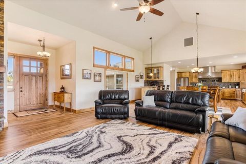 Tiny photo for 6150 NW Kingwood Avenue, Redmond, OR 97756 (MLS # 220214258)