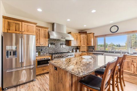 Tiny photo for 6150 NW Kingwood Avenue, Redmond, OR 97756 (MLS # 220214258)