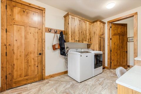 Tiny photo for 6150 NW Kingwood Avenue, Redmond, OR 97756 (MLS # 220214258)