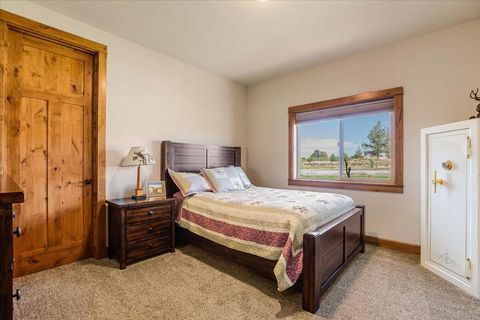 Tiny photo for 6150 NW Kingwood Avenue, Redmond, OR 97756 (MLS # 220214258)