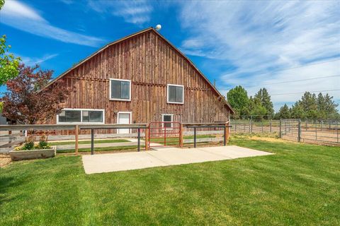 Tiny photo for 6150 NW Kingwood Avenue, Redmond, OR 97756 (MLS # 220214258)