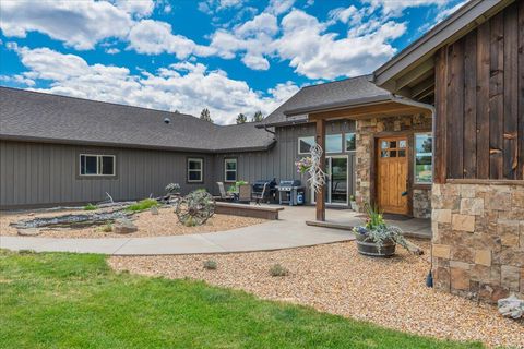 Tiny photo for 6150 NW Kingwood Avenue, Redmond, OR 97756 (MLS # 220214258)