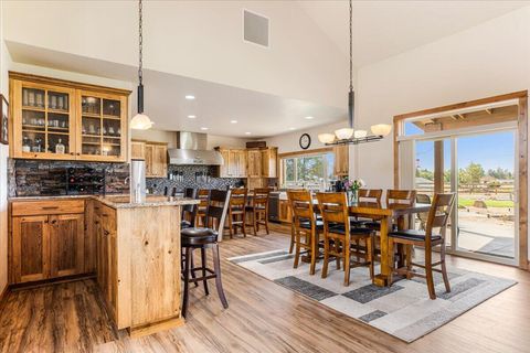 Tiny photo for 6150 NW Kingwood Avenue, Redmond, OR 97756 (MLS # 220214258)