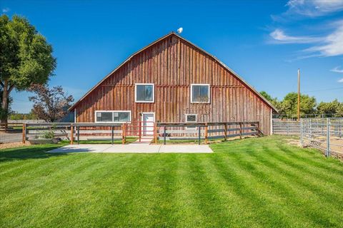 Tiny photo for 6150 NW Kingwood Avenue, Redmond, OR 97756 (MLS # 220214258)