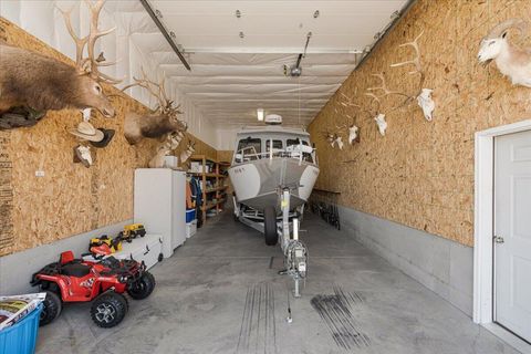 Tiny photo for 6150 NW Kingwood Avenue, Redmond, OR 97756 (MLS # 220214258)