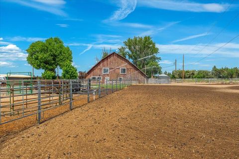 Tiny photo for 6150 NW Kingwood Avenue, Redmond, OR 97756 (MLS # 220214258)