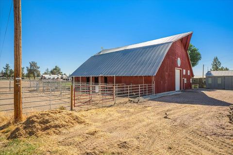 Tiny photo for 6150 NW Kingwood Avenue, Redmond, OR 97756 (MLS # 220214258)