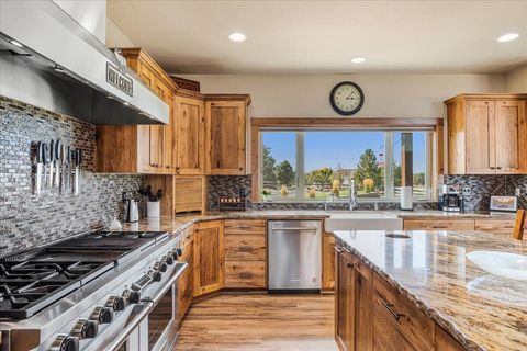 Tiny photo for 6150 NW Kingwood Avenue, Redmond, OR 97756 (MLS # 220214258)