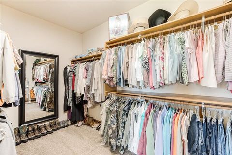 Tiny photo for 6150 NW Kingwood Avenue, Redmond, OR 97756 (MLS # 220214258)