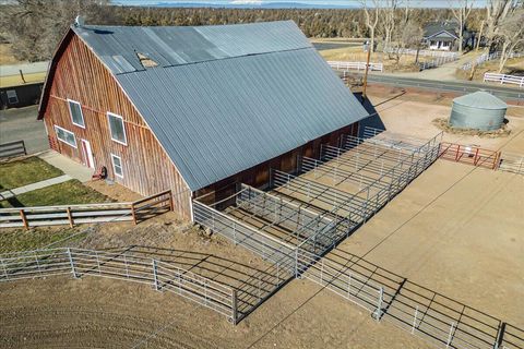 Tiny photo for 6150 NW Kingwood Avenue, Redmond, OR 97756 (MLS # 220214258)