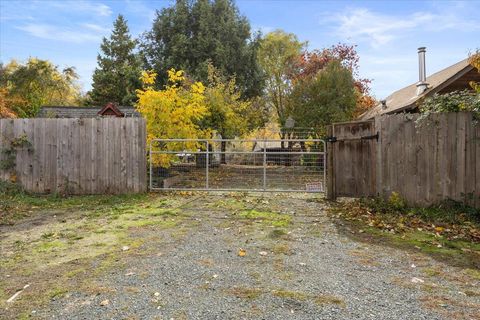 Tiny photo for 1931 Sleepy Hollow Loop, Grants Pass, OR 97527 (MLS # 220214950)