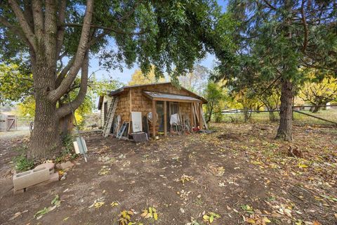 Tiny photo for 1931 Sleepy Hollow Loop, Grants Pass, OR 97527 (MLS # 220214950)